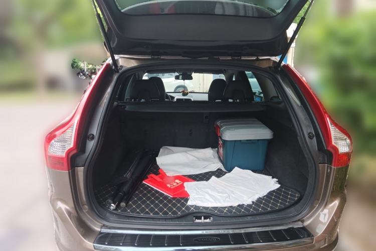 Used Volvo XC60 2017 T5 Smart Upgrade Edition Trunk