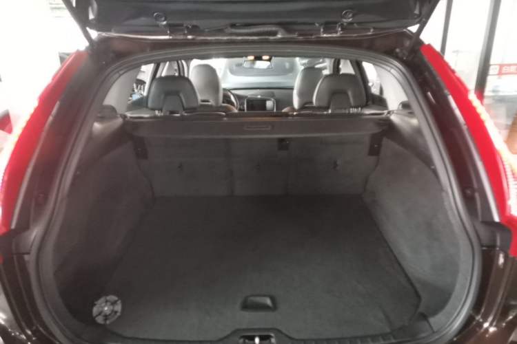 Used Volvo XC60 2017 T5 AWD Smart Upgrade Edition Trunk