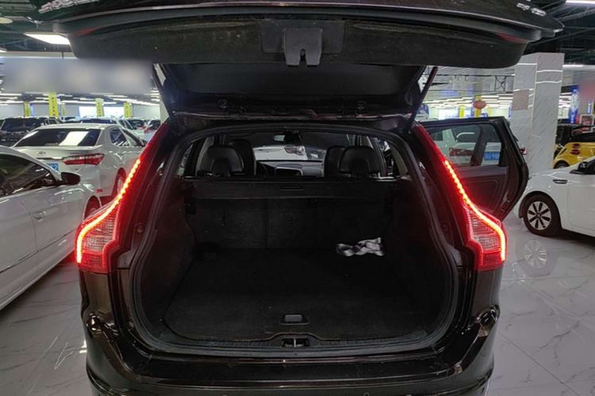 Used Volvo XC60 2017 T5 Smart Upgrade Edition Trunk