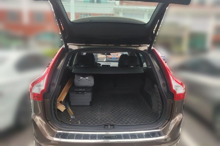 Used Volvo XC60 2017 T5 Smart Upgrade Edition Trunk