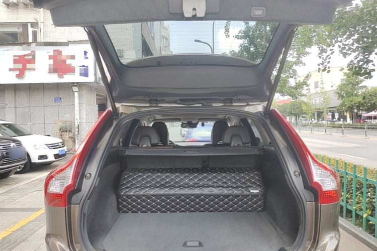 Used Volvo XC60 2017 T5 AWD Smart Upgrade Edition Trunk