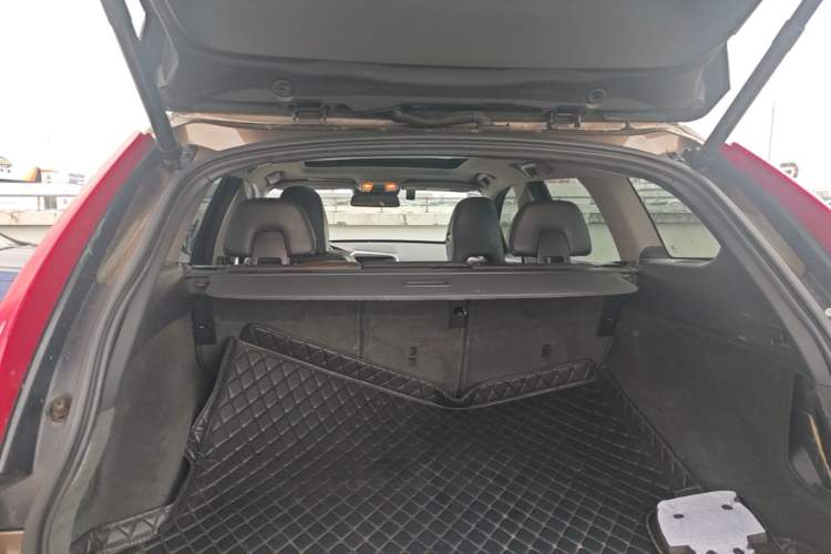 Used Volvo XC60 2017 T5 AWD Smart Range Edition Trunk