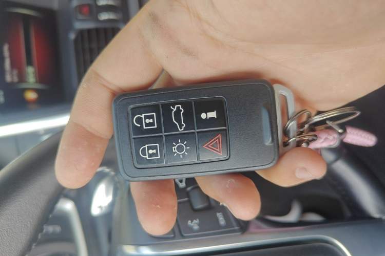 Used Volvo XC60 2017 T5 AWD Smart Drive Edition Vehicle Key