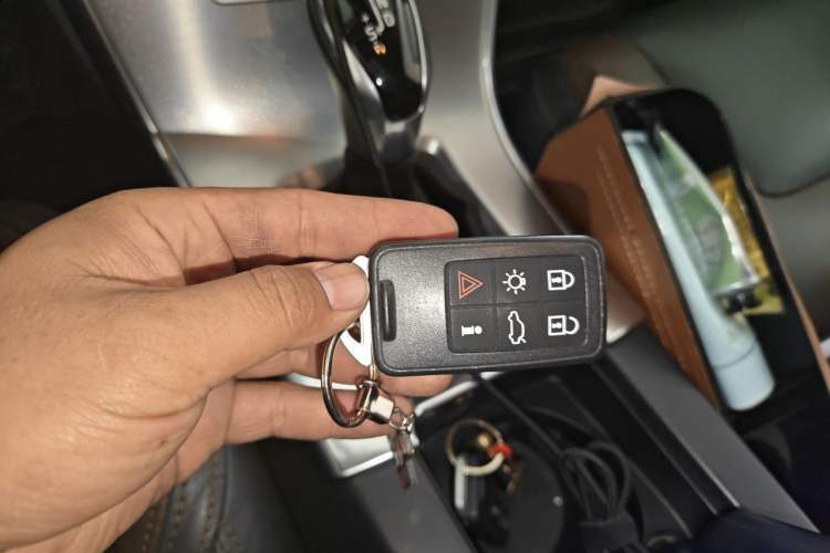 Used Volvo XC60 2017 T5 AWD Smart Range Edition Vehicle Key
