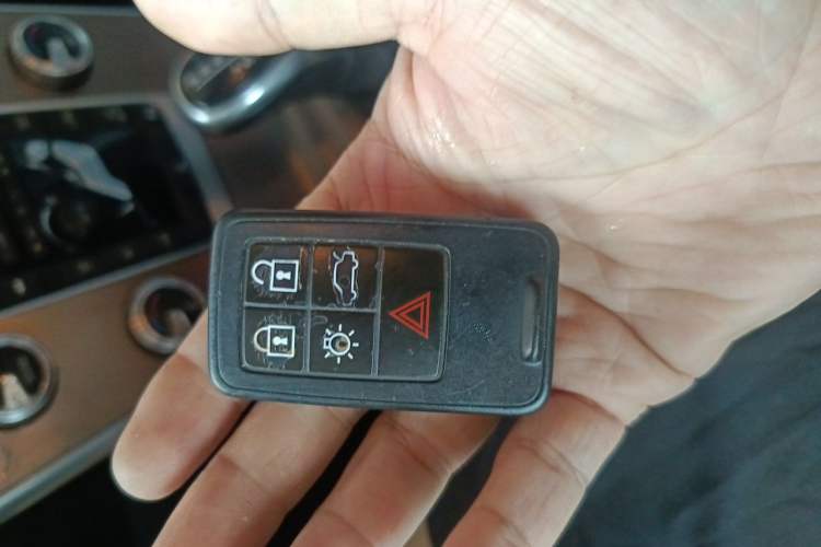 Used Volvo XC60 2017 T5 Smart Upgrade Edition Vehicle Key
