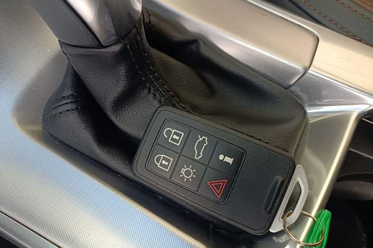 Used Volvo XC60 2017 T5 AWD Smart Upgrade Edition Vehicle Key