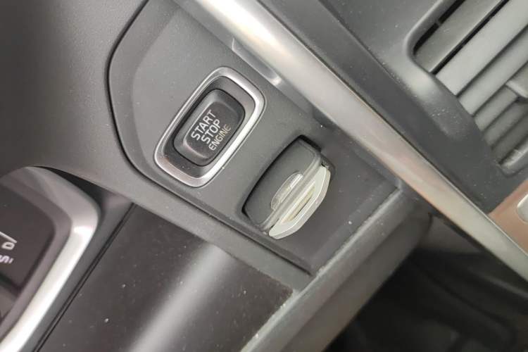 Used Volvo XC60 2017 T5 Smart Upgrade Edition Vehicle Key