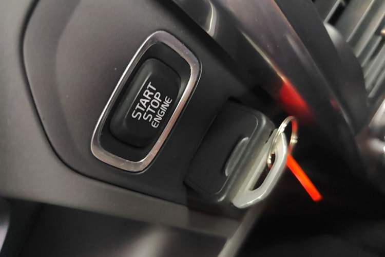 Used Volvo XC60 2017 T5 AWD Smart Upgrade Edition Vehicle Key