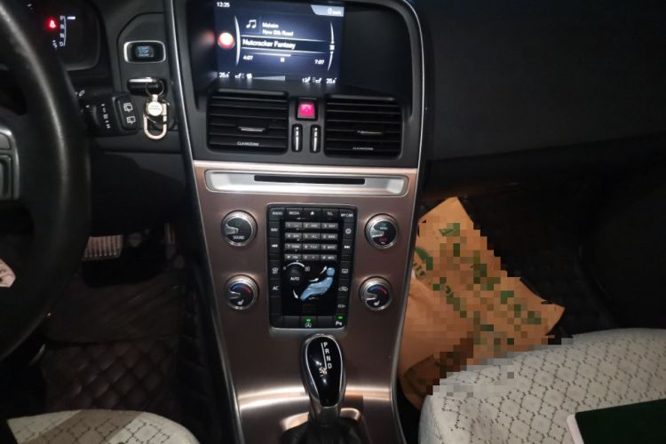 Used Volvo XC60 2017 T5 Smart Upgrade Edition Audio And AC Panel