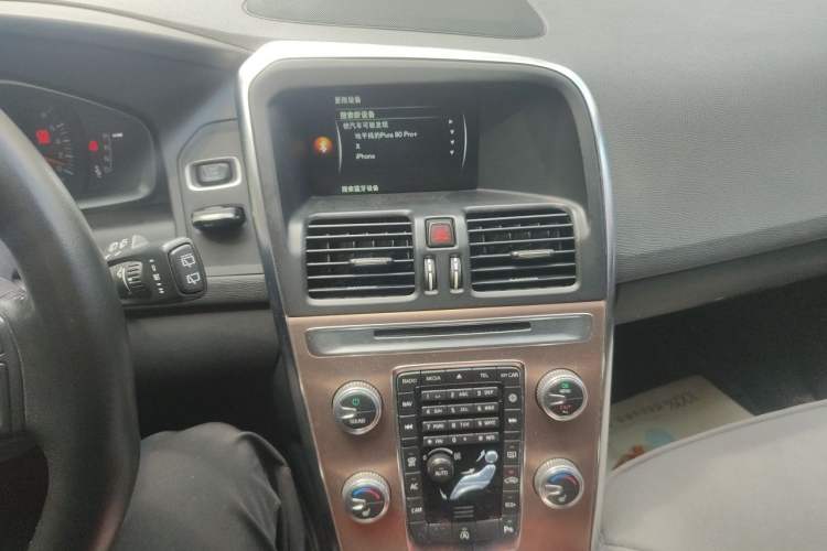 Used Volvo XC60 2017 T5 Smart Upgrade Edition Audio And AC Panel
