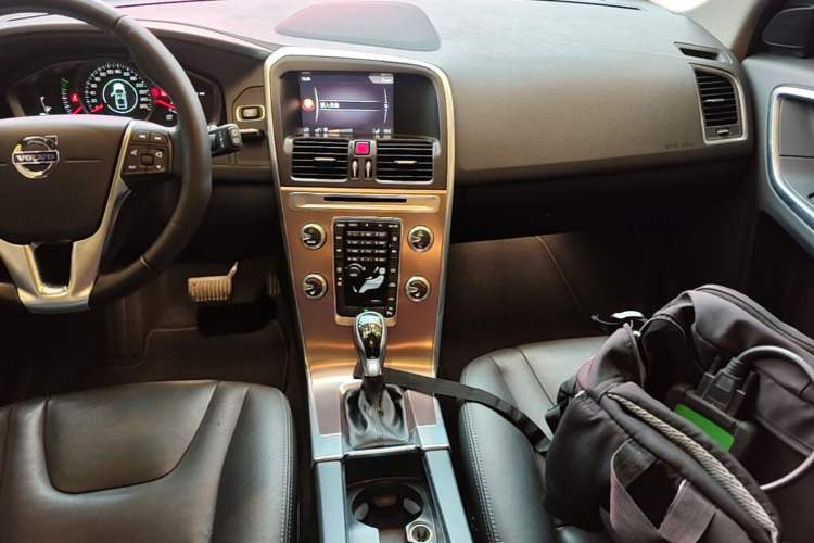 Used Volvo XC60 2017 T5 Smart Upgrade Edition Audio And AC Panel