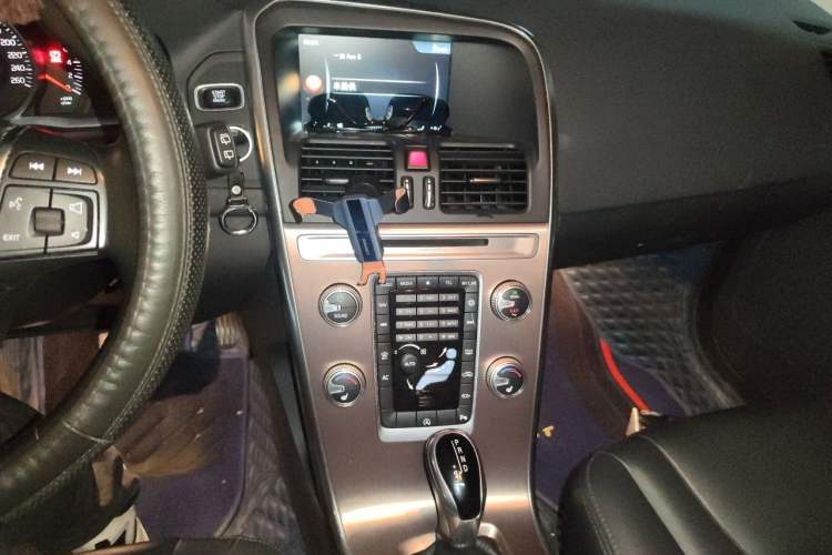 Used Volvo XC60 2017 T5 Smart Upgrade Edition Audio And AC Panel