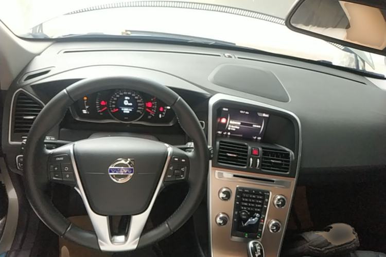 Used Volvo XC60 2017 T5 Smart Upgrade Edition Center Console