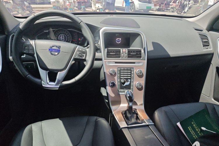 Used Volvo XC60 2017 T5 Smart Upgrade Edition Center Console