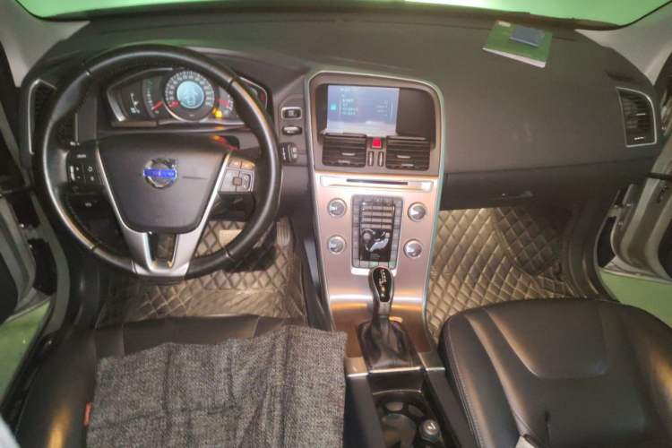 Used Volvo XC60 2017 T5 Smart Upgrade Edition Center Console