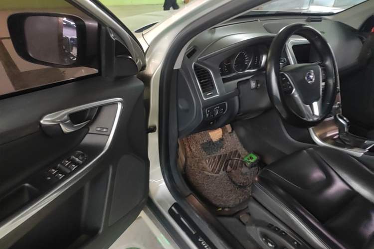 Used Volvo XC60 2017 T5 AWD Smart Upgrade Model Driver Seat