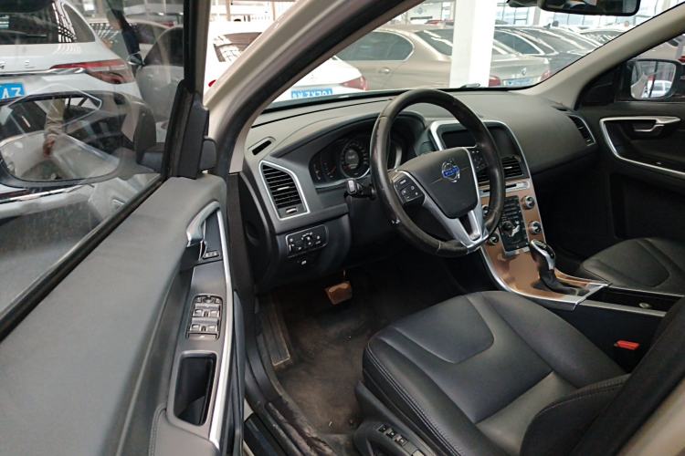 Used Volvo XC60 2017 T5 AWD Smart Upgrade Model Driver Seat