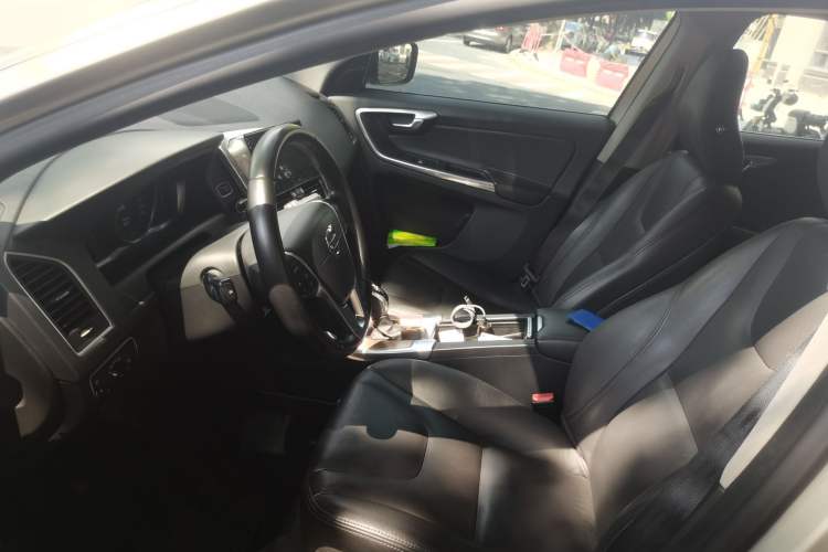 Used Volvo XC60 2017 T5 AWD Smart Upgrade Edition Driver Seat