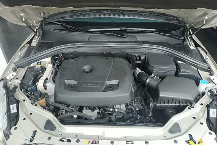 Used Volvo XC60 2017 T5 Smart Upgrade Edition Engine Bay