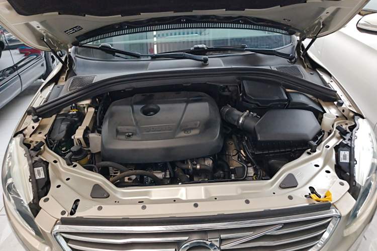 Used Volvo XC60 2017 T5 AWD Smart Upgrade Model Engine Bay
