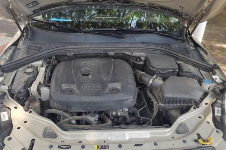 Used Volvo XC60 2017 T5 AWD Smart Upgrade Edition Engine Bay