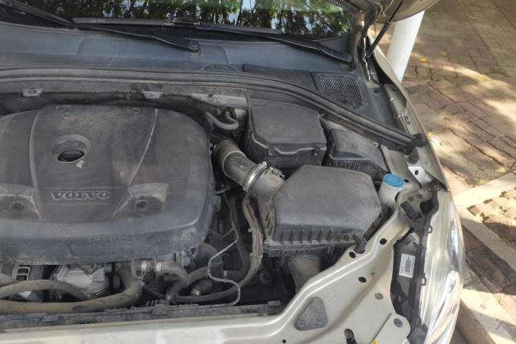 Used Volvo XC60 2017 T5 AWD Smart Upgrade Edition Engine Bay Left