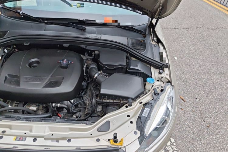 Used Volvo XC60 2017 T5 AWD Smart Range Edition Engine Bay Left