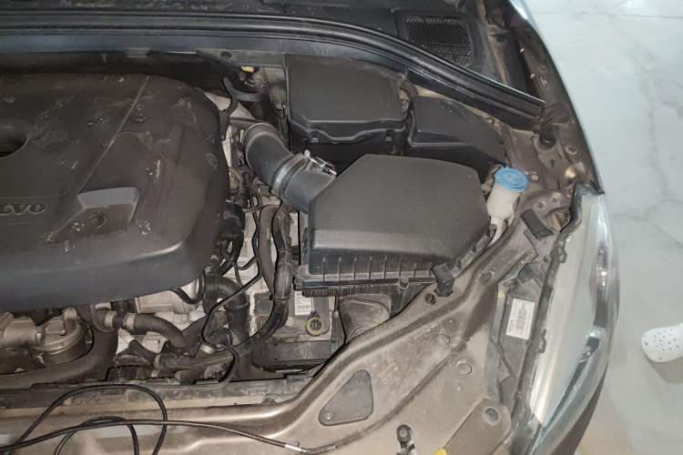 Used Volvo XC60 2017 T5 AWD Smart Upgrade Model Engine Bay Left
