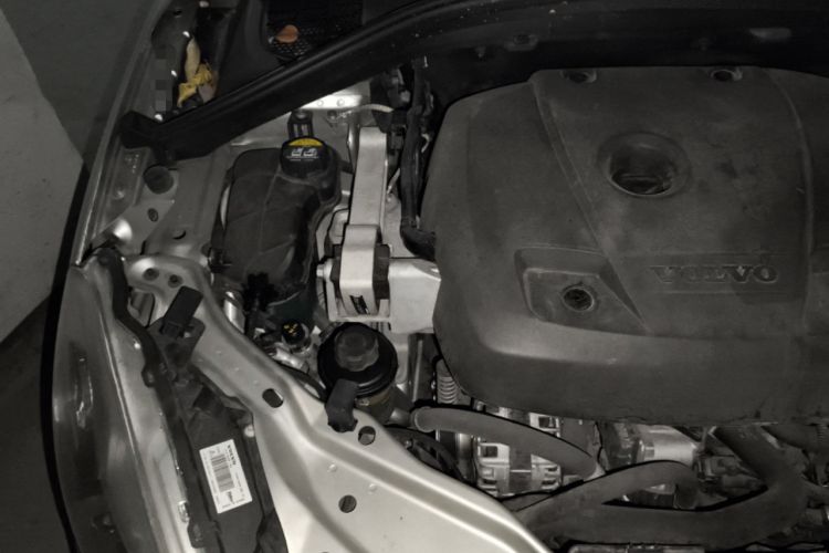 Used Volvo XC60 2017 T5 AWD Smart Upgrade Edition Engine Bay Right