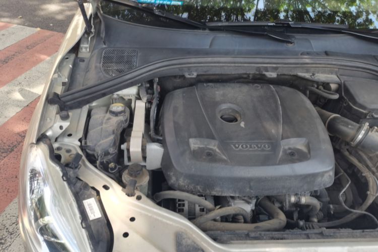 Used Volvo XC60 2017 T5 AWD Smart Upgrade Edition Engine Bay Right