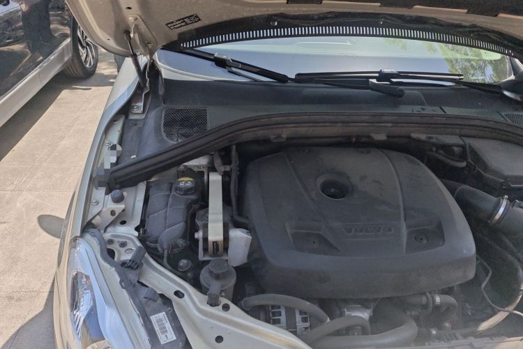 Used Volvo XC60 2017 T5 Smart Upgrade Edition Engine Bay Right