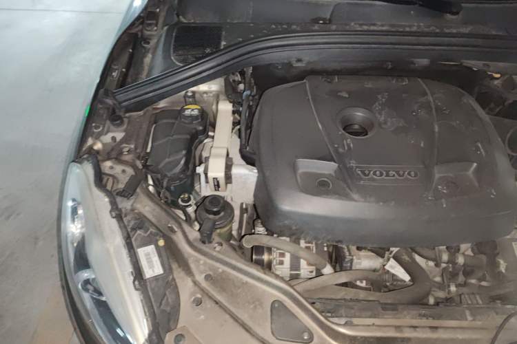 Used Volvo XC60 2017 T5 AWD Smart Upgrade Model Engine Bay Right