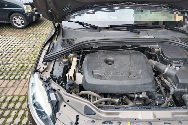 Used Volvo XC60 2017 T5 Smart Upgrade Edition Engine Bay Right