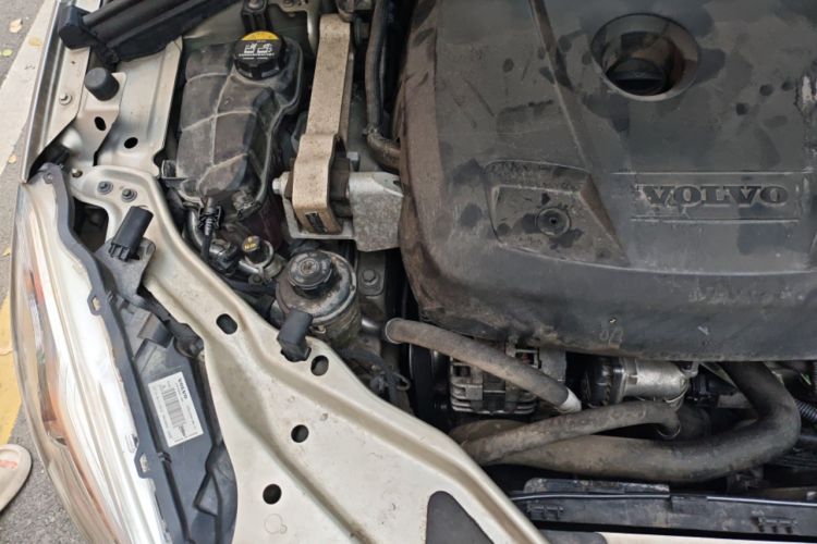 Used Volvo XC60 2017 T5 Smart Upgrade Edition Engine Bay Right