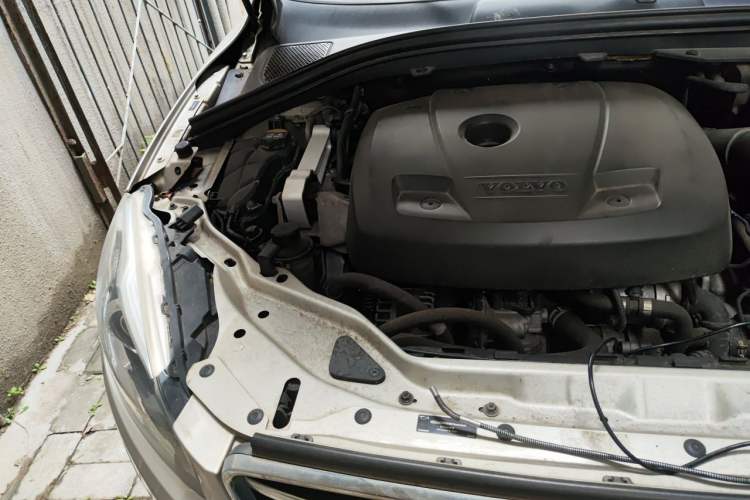 Used Volvo XC60 2017 T5 AWD Smart Range Edition Engine Bay Right