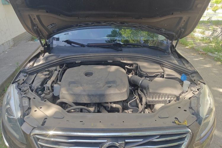 Used Volvo XC60 2017 T5 AWD Smart Upgrade Edition Engine Bay