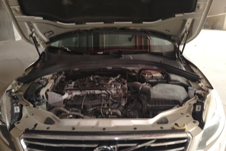 Used Volvo XC60 2017 T5 Smart Upgrade Edition Engine Bay