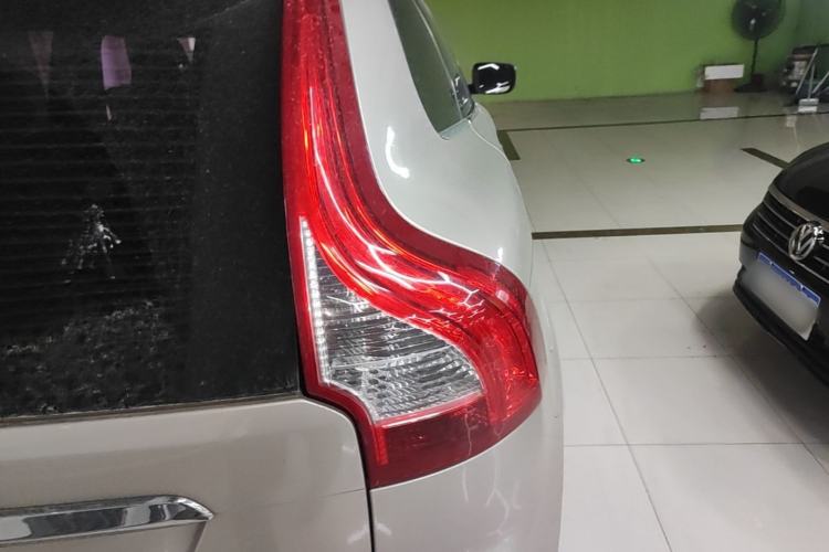 Used Volvo XC60 2017 T5 AWD Smart Upgrade Model Exterior 3