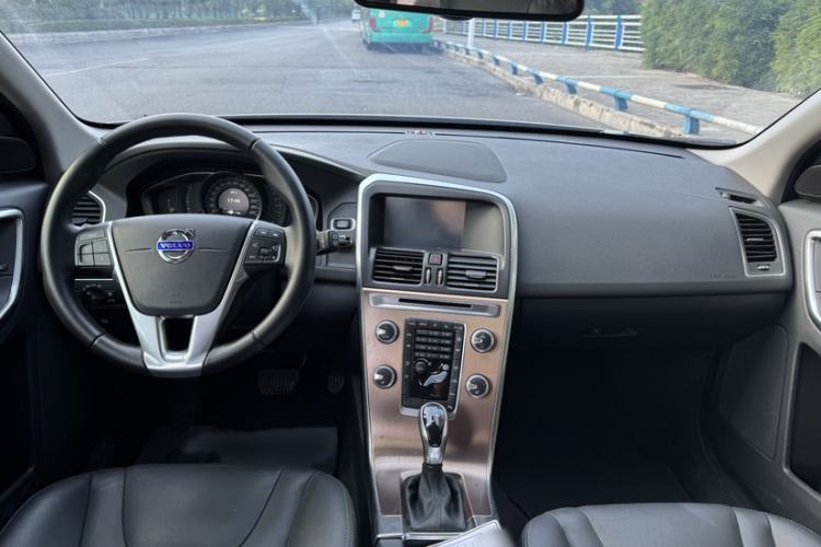 Used Volvo XC60 2017 T5 Smart Upgrade Edition Exterior 4