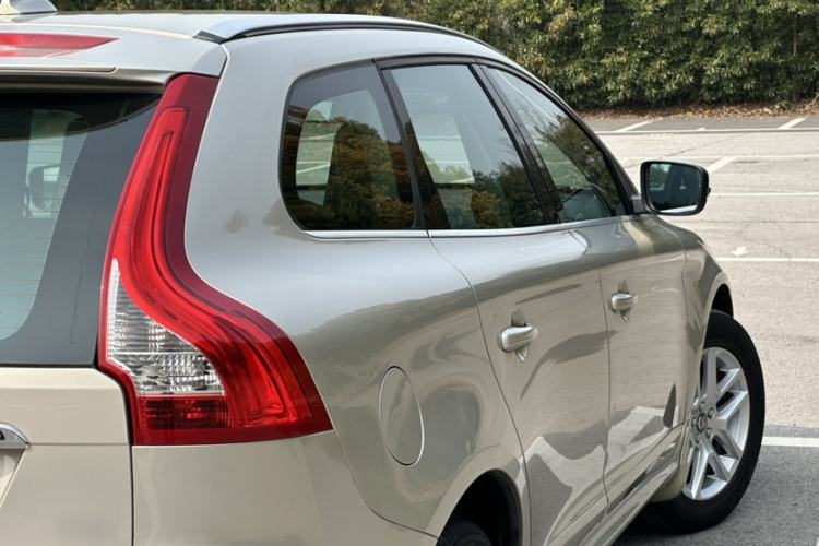 Used Volvo XC60 2017 T5 Smart Upgrade Edition Exterior 5