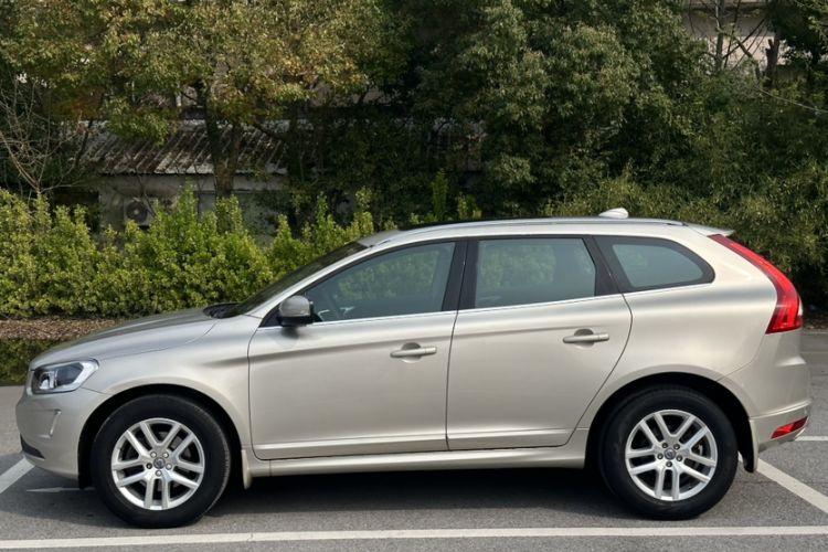 Used Volvo XC60 2017 T5 Smart Upgrade Edition Exterior 9