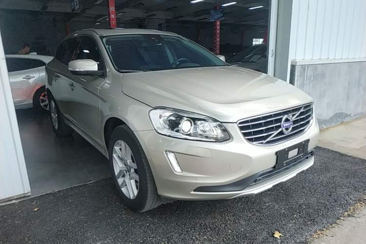 Used Volvo XC60 2017 T5 Smart Upgrade Edition Front Right 45 Deg