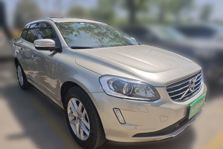 Used Volvo XC60 2017 T5 Smart Upgrade Edition Front Right 45 Deg