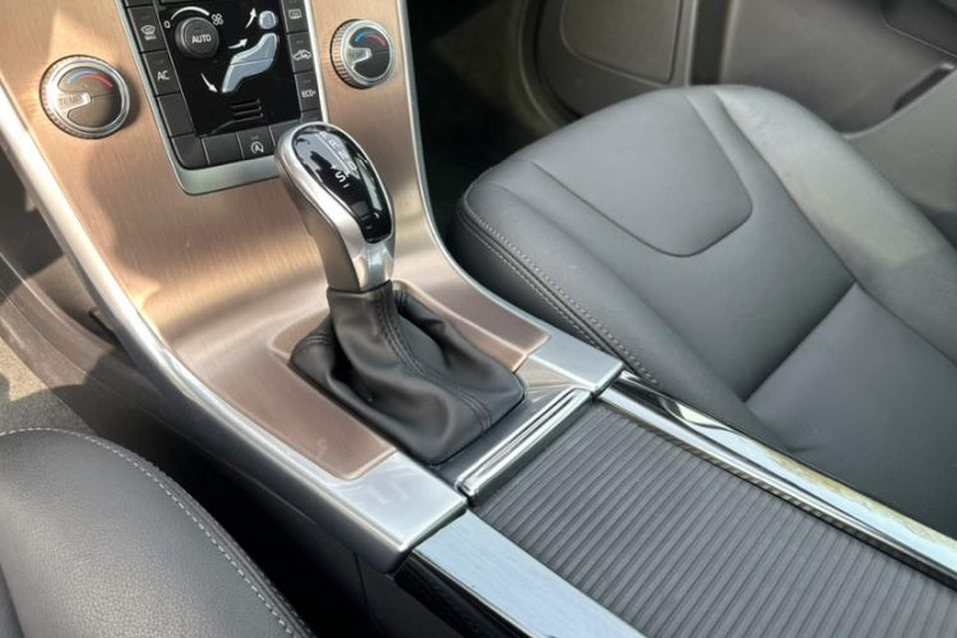 Used Volvo XC60 2017 T5 Smart Upgrade Edition Gear Lever