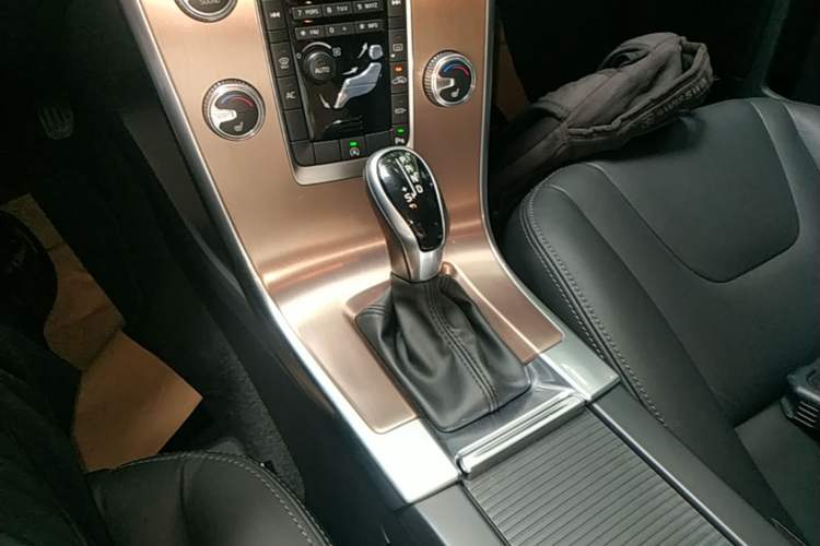 Used Volvo XC60 2017 T5 Smart Upgrade Edition Gear Lever