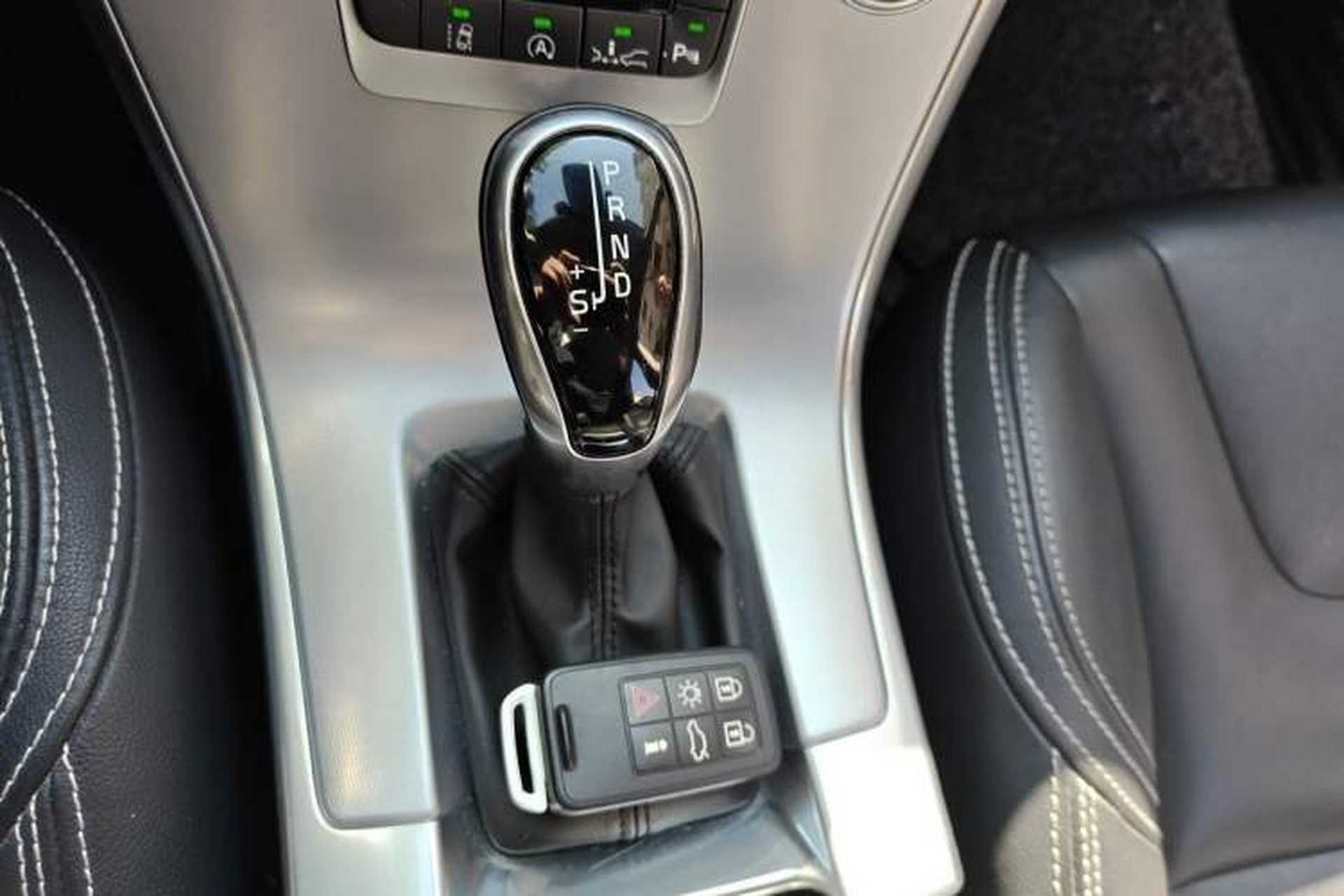 Used Volvo XC60 2017 T5 AWD Smart Range Edition Gear Lever