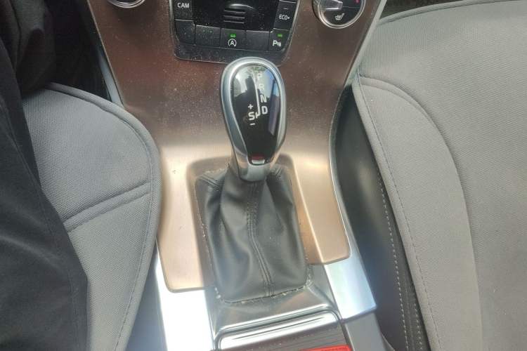 Used Volvo XC60 2017 T5 Smart Upgrade Edition Gear Lever