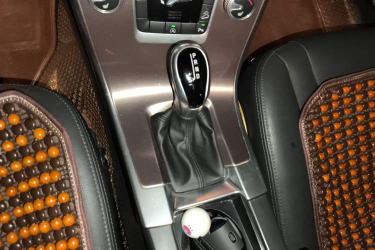 Used Volvo XC60 2017 T5 AWD Smart Upgrade Edition Gear Lever