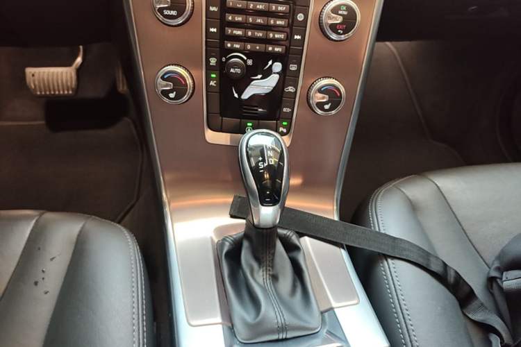 Used Volvo XC60 2017 T5 Smart Upgrade Edition Gear Lever