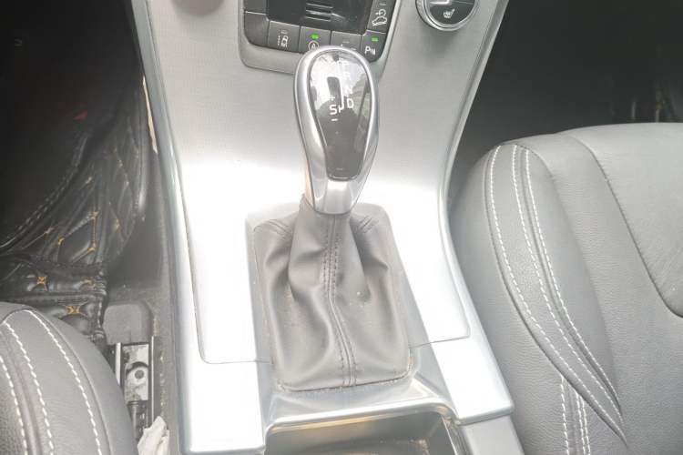 Used Volvo XC60 2017 T5 AWD Smart Range Edition Gear Lever